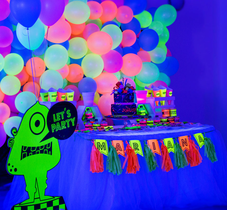 FIESTAS-INFANTILES-NEON-DECORACION-MESA.jpg