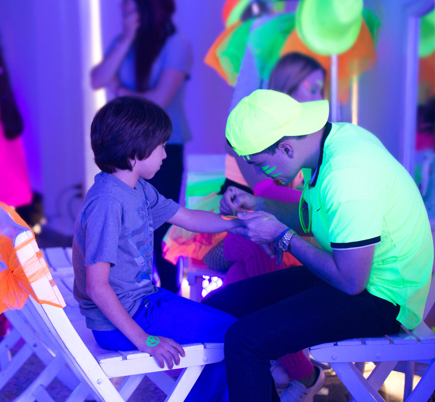 FIESTAS-INFANTILES-NEON-RECREACION-PINTUCARITAS.jpg